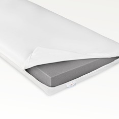 Pflegematratze mit Kaltschaumkern und wasserdichtem Bezug weiß