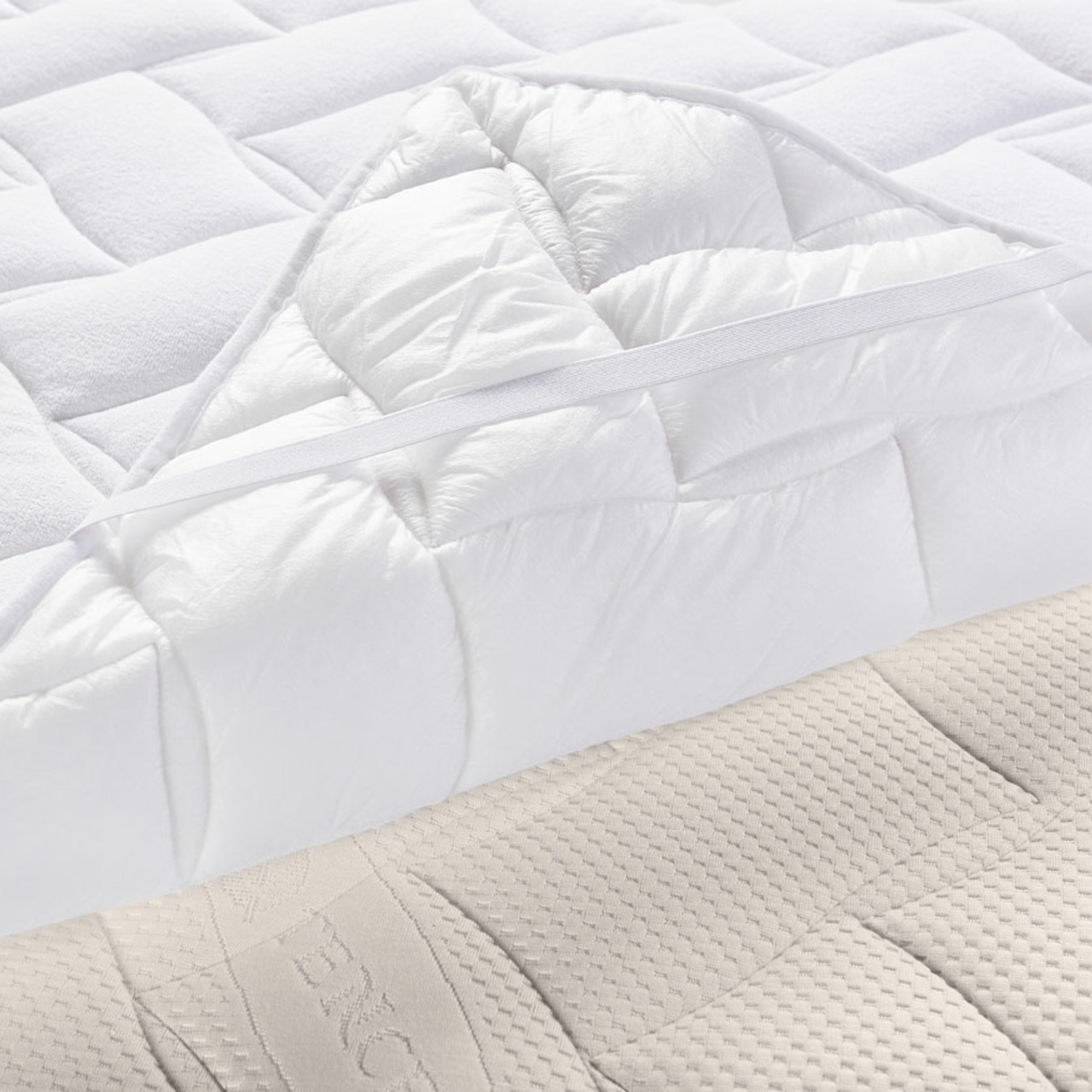 Matratzenauflage verstepptes Frottee-Doppeltuch mit 4 Eckgummis