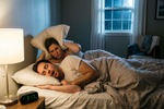 Bild von Was hilft gegen Schnarchen? Ursachen, Tipps & was