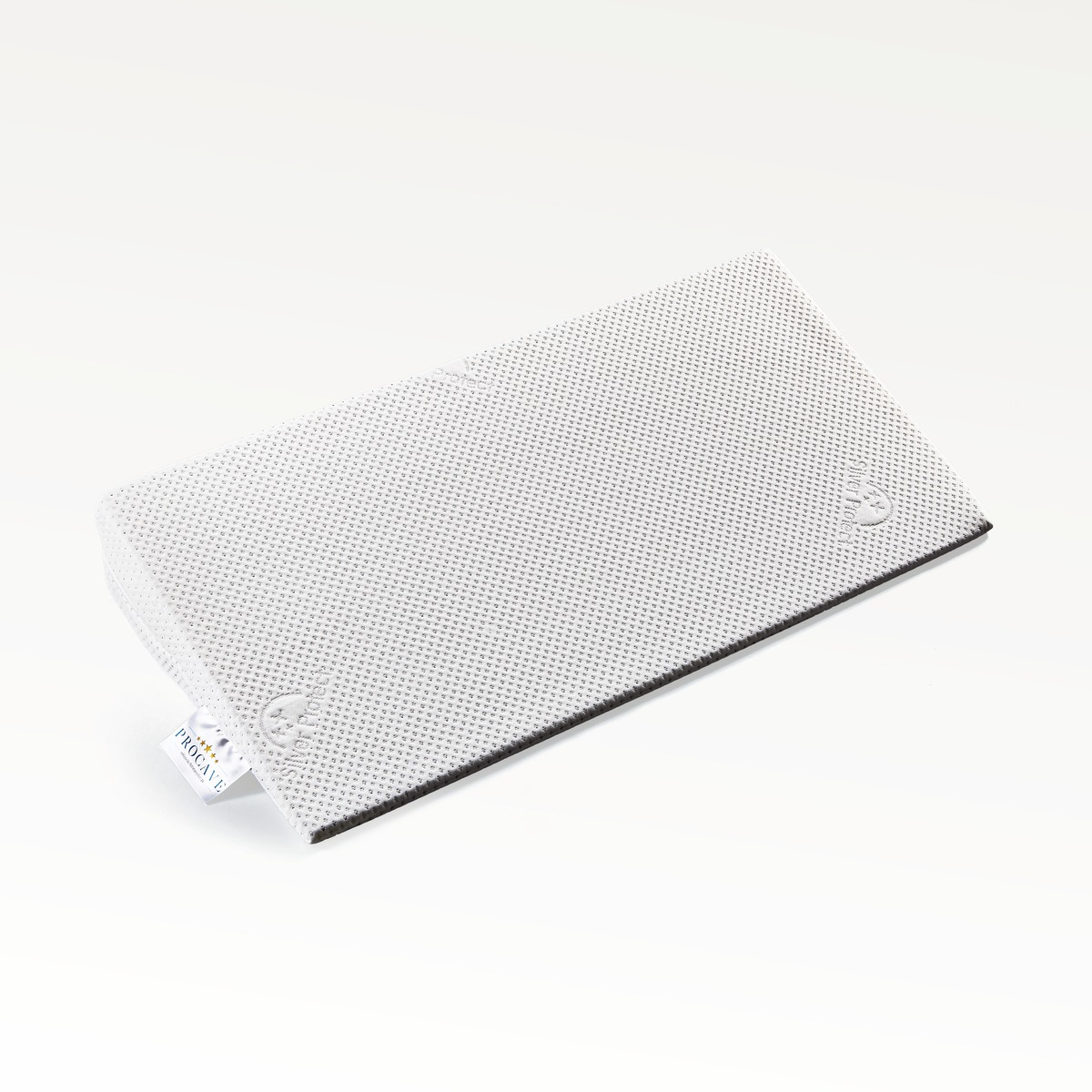 PROCAVE Bettkeil mit Silver Protect-Doppeltuch-Bezug &mdash; Produktfreisteller, Keilform mit grau meliertem Bezug und PROCAVE-Etikett